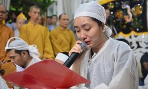 Vợ con khóc nức nở trong giây phút tiễn biệt nghệ sĩ Thanh Sang