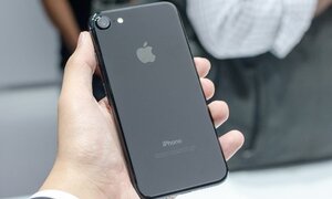 Nhiều di động bom tấn giảm giá tiền triệu trong tháng 4