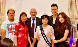 Hoàng Thùy Linh 'lép vế' nhan sắc mẹ chồng tương lai