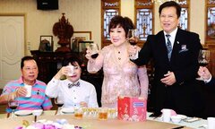 Đạo diễn 'Thiếu Lâm tự' ly hôn vợ vì người tình 68 tuổi