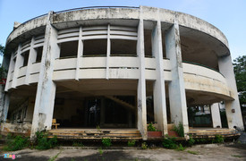 Cảnh u ám trong trường 20 tỷ đồng bỏ hoang ở Sài Gòn