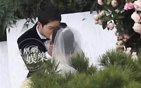 Song Joong Ki hôn Song Hye Kyo say đắm trong lễ cưới