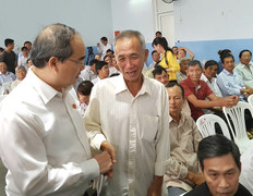 Kẹt xe trên cầu xuống cấp, nếu cầu sập ai chịu trách nhiệm?