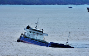 Phó thủ tướng yêu cầu khẩn cấp trục vớt tàu chìm ở vùng biển Quy Nhơn