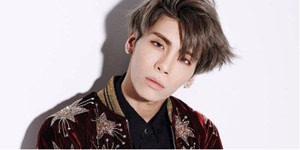 Ca sĩ Jong Hyun (SHINee) đột ngột qua đời, nghi tự sát