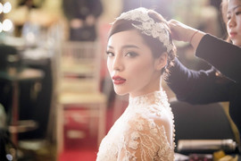 Hoa hậu Kỳ Duyên diện váy cưới đính kim cương 3 tỷ đồng