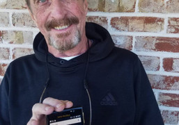 Smartphone siêu an toàn của ông chủ McAfee bị hack