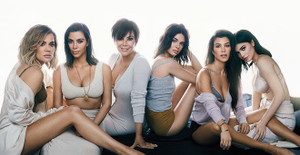 Kylie Jenner trở thành người giàu nhất gia đình Kardashian ở tuổi 21