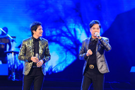 Bán vé siêu rẻ, cát-xê của ca sĩ hội chợ là bao nhiêu?