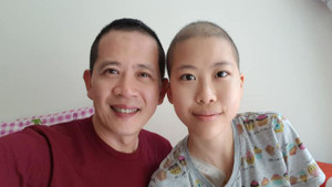 Con gái đạo diễn 'Những ngọn nến trong đêm' mạnh mẽ trong cuộc chiến với ung thư máu