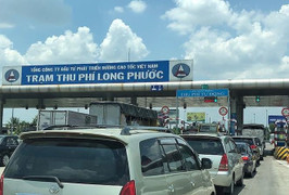 Cao tốc TP.HCM - Dầu Giây ùn tắc hàng km nhưng không xả trạm thu phí