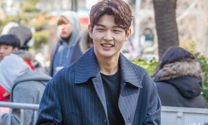 Sao Hàn 21 tuổi bị điều tra tội quấy rối tình dục sao nữ nổi tiếng