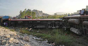 Lật tàu thảm khốc ở Thanh Hóa: Đình chỉ công tác 2 nhân viên gác chắn