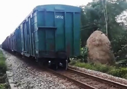 Tàu chở hàng bị đứt toa ở Quảng Nam, đầu máy vẫn chạy tiếp hơn 100m