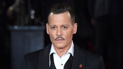 Johnny Depp bị kiện vì hành hung, ngang ngược với nhân viên đoàn phim