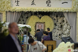 Tang lễ võ lâm minh chủ Kim Dung: Jack Ma và Lưu Đức Hoa gửi hoa viếng