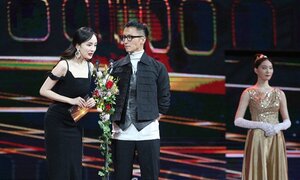 Giữa tin yêu Dương Mịch, Tạ Đình Phong hẹn hò Vương Phi ở Nhật