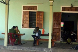 Nhóm côn đồ cầm dao xông vào nhà dân chém người