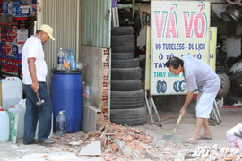 Dẹp 'cướp' vỉa hè ở TP.HCM: Dân 'rủ nhau' trả lại vỉa hè cho người đi bộ