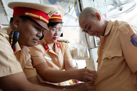 Biến ước mơ làm CSGT của cậu bé ung thư xương thành sự thật