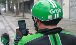 Tài xế Grabbike bị chích roi điện, cướp xe máy lúc nửa đêm