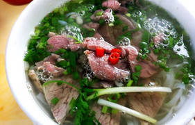 15 người trong một gia đình cấp cứu sau khi ăn phở