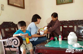 Hai bé trai bị bỏ rơi ở Sài Gòn: Người mẹ đến nhận lại con vì quá nhớ