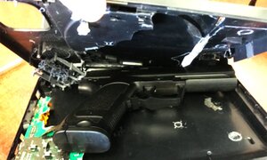 Hành khách giấu súng trong máy nghe nhạc ở Tân Sơn Nhất