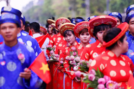 Đám cưới đẹp như mơ của 100 cặp đôi đúng ngày Quốc khánh Việt Nam