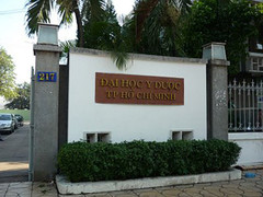 Trường ĐH Y dược TP.HCM sẽ tự phong giáo sư, phó giáo sư danh dự