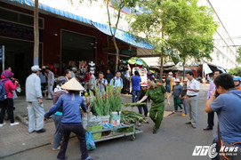 Đi dẹp vỉa hè, Thượng úy công an bị côn đồ rút dây nịt tấn công