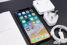 Sau 10 ngày mở bán, giá iPhone X tại Việt Nam giảm một nửa, khách mua ào ào