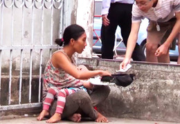 Người phụ nữ bế con xin tiền chích ma tuý: Đứng sau là một băng đảng 'xăm trổ hổ báo'