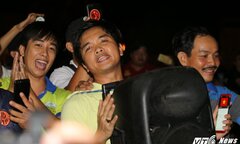 Tài xế ôm loa thùng, diễu hành reo hò khi Thủ tướng quyết dừng thu phí BOT Cai Lậy