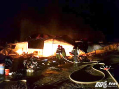 Cháy chợ ở Nghệ An, hơn 40 ki-ốt bị thiêu rụi trong đêm