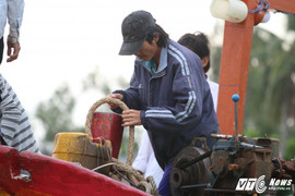 Dân vùng tâm bão số 16: 'Thời tiết này giống hệt năm siêu bão Linda đổ bộ'