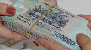 Một ngân hàng tại TP.HCM thưởng Tết dương lịch 1,5 tỷ đồng