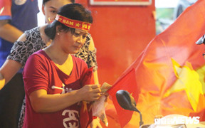 U23 Việt Nam vào chung kết, dân buôn bán kiếm bộn tiền