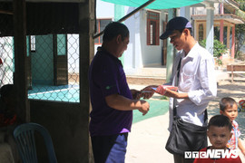 'Ông chú' bán vé số dạo ở miền Tây thi đậu công chức: Giỏi tiếng Anh và Tin học