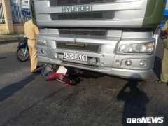 Nam thanh niên thoát chết thần kỳ dưới gầm xe tải