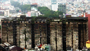 TP.HCM: 'Điểm mặt' 13 chung cư hư hỏng nặng, lọt vào tầm nguy hiểm chết người