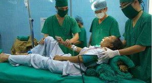 Cắt bỏ thành công khối u 'khủng' trong tử cung bệnh nhân bị dị tật bẩm sinh