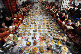 Bí quyết ăn uống thoải mái mà không lo tăng cân dịp Tết