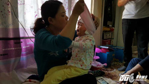 Xót xa bé gái 5 tuổi nặng 10kg, toàn thân chảy máu do mắc bệnh hiếm gặp