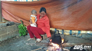 Nỗi xót xa của cô gái 'người đứng lên rồi, ngực vẫn ở dưới giường'