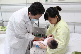 Bệnh ho gà: 4 trẻ chết, hàng loạt trẻ nhập viện