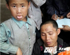 Điện Biên: Người đàn ông tật nguyền khóc ngất mang thi thể vợ con chôn trong rừng do ngộ độc lá ngón