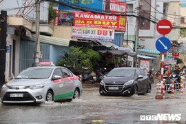Triều cường dâng cao, nhiều tuyến đường ở Cần Thơ biến thành sông