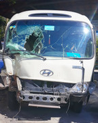 Làm rõ việc xe khách lao vào ô tô đậu bên đường, 27 người thoát chết trong gang tấc