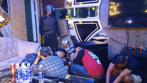 Đột kích quán karaoke, phát hiện gần 40 người dương tính với ma túy